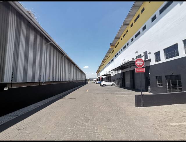 342M² WAREHOUSE TO LET IN POMONA
